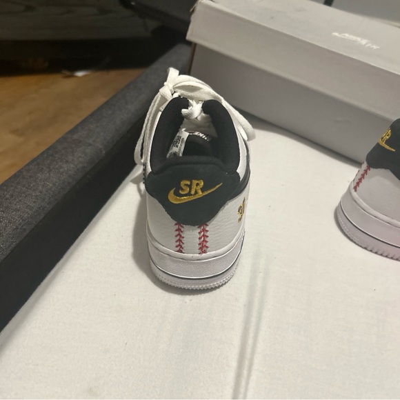 Nike Air Force 1 Limited Edition - Picture 4 of 5